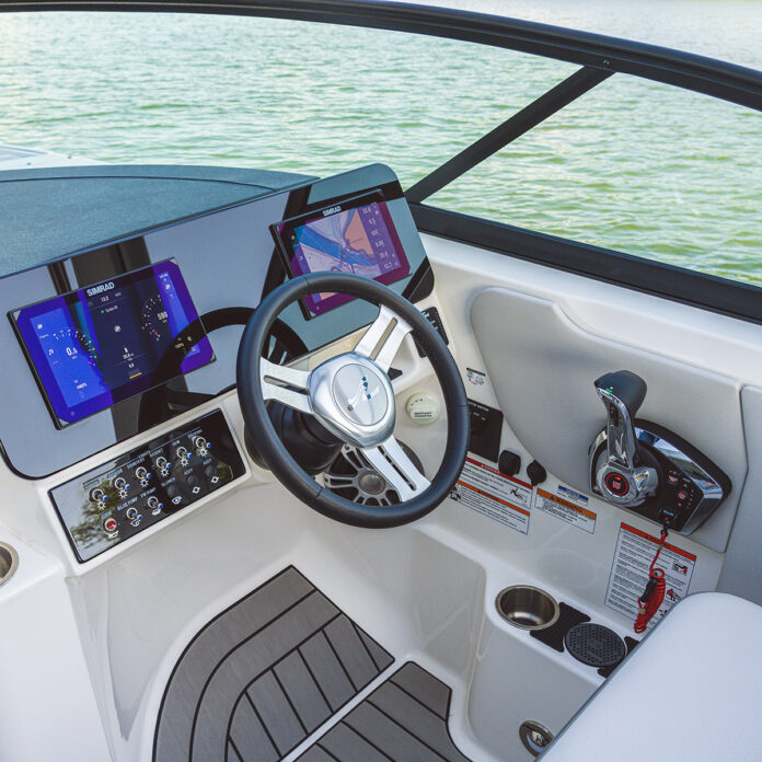 SDX 230 Outboard helm