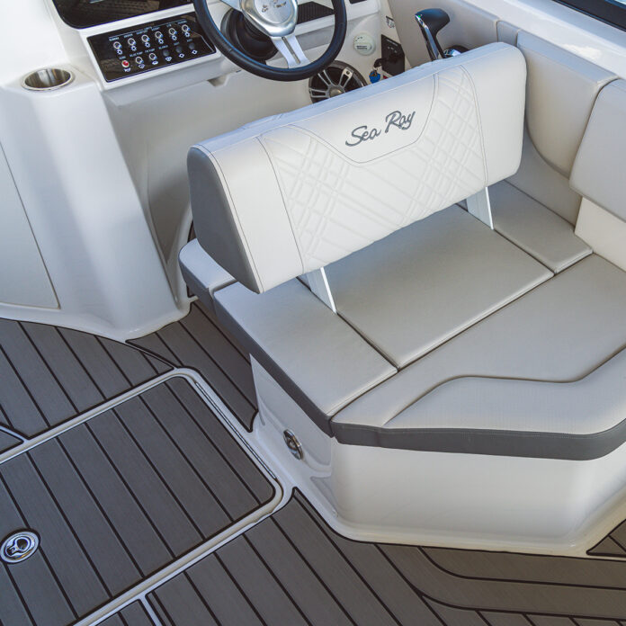 SDX 230 Outboard helm seat with convertible backrest