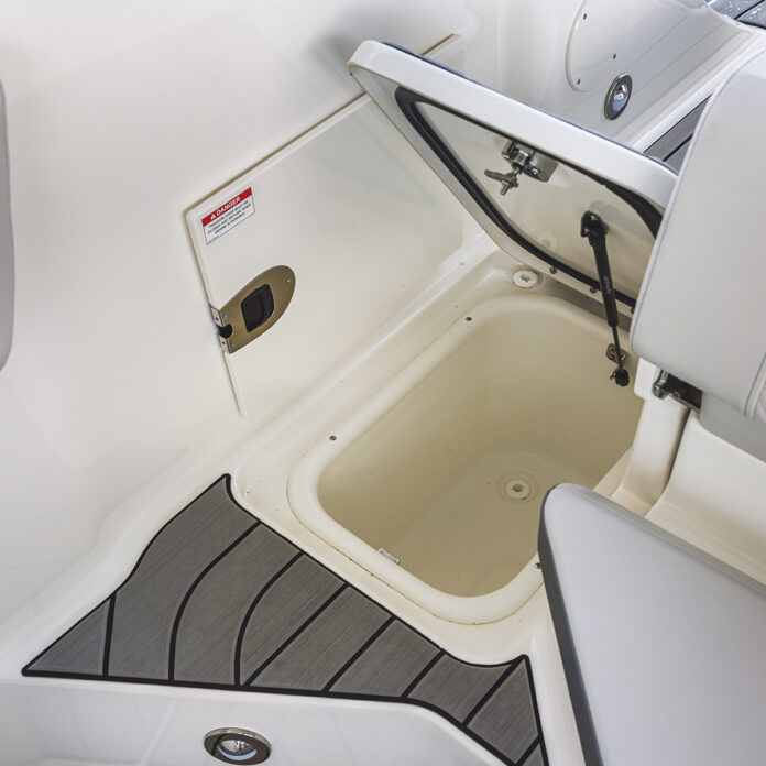 SDX 230 Outboard storage
