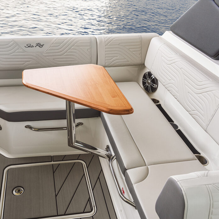 SDX 230 Surf cockpit seating with table