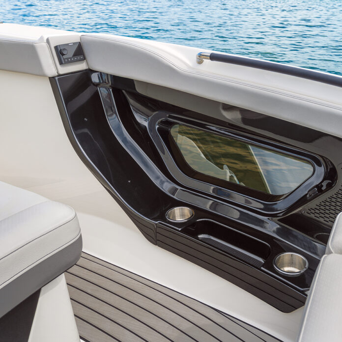 SLX 360 Outboard bow window