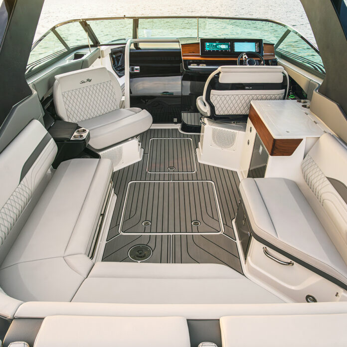 SLX 360 Outboard cockpit