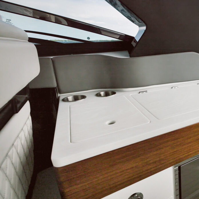 SLX 360 Outboard summer galley