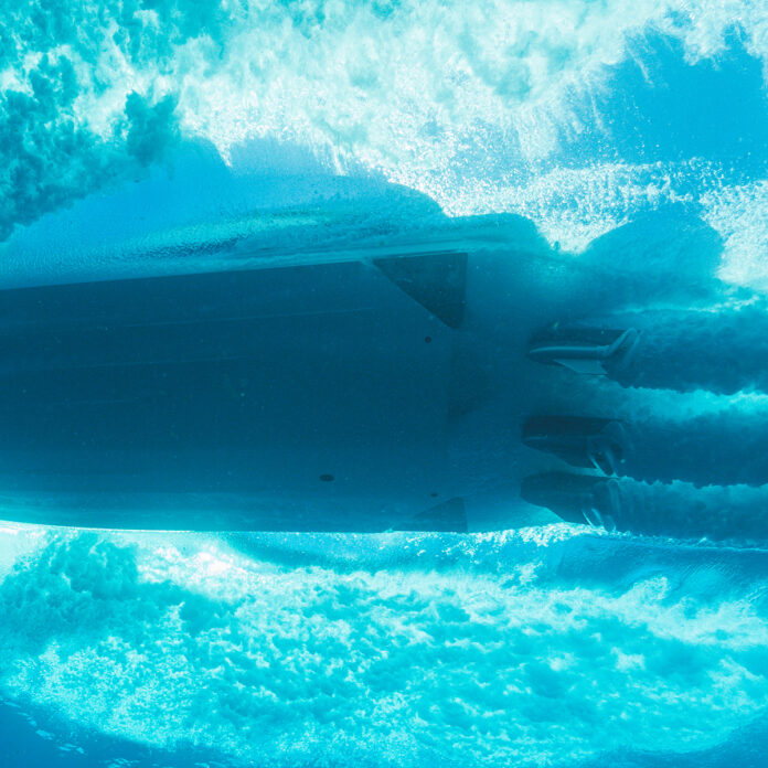 SLX 360 Outboard underwater view