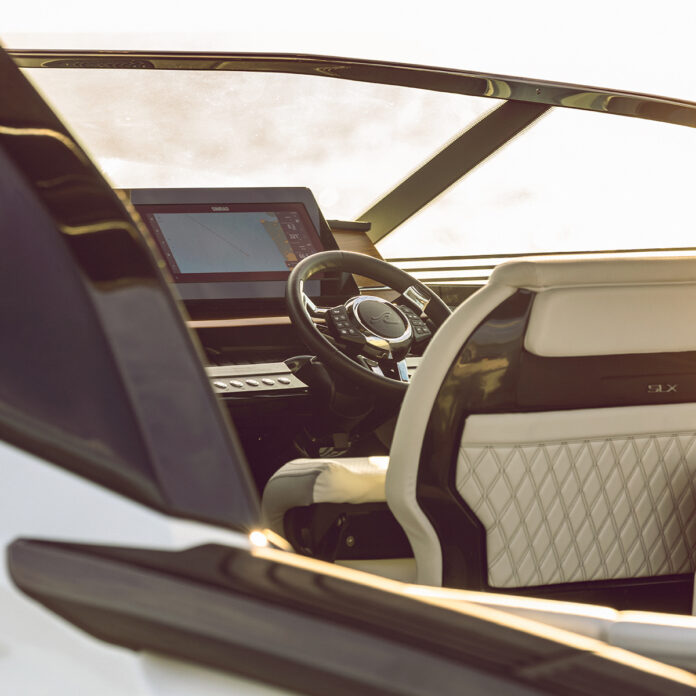 SLX 360 Outboard helm