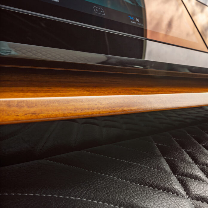 SLX 360 Outboard helm dash