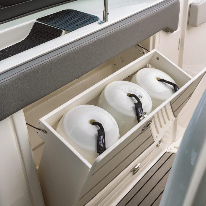 SLX 360 Outboard fender storage