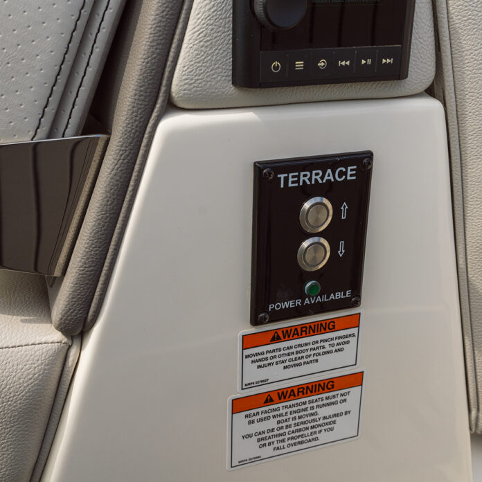 SLX 360 Outboard swim terrace control